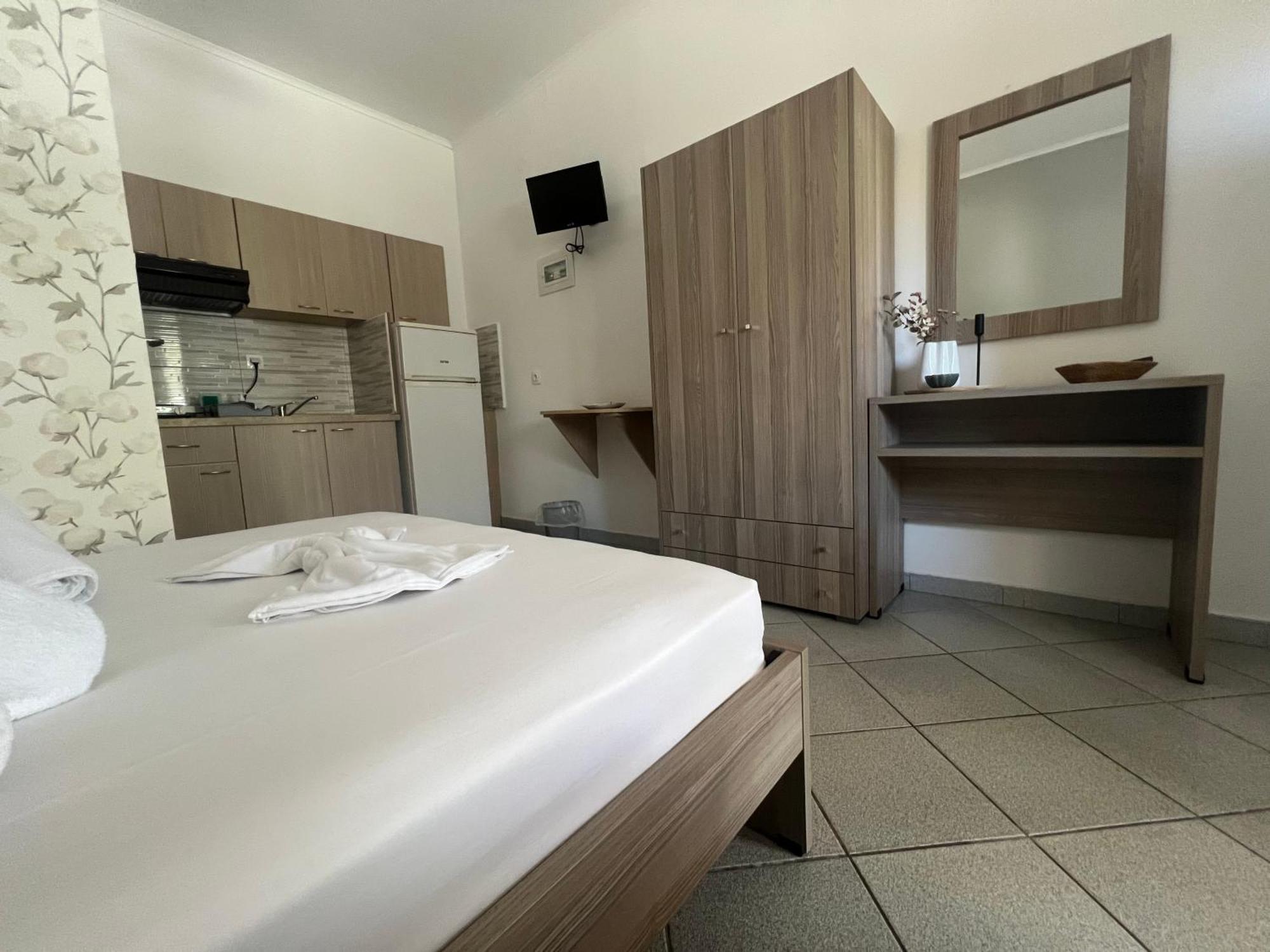 Villa Kostas Accommodations - Vrasná Esterno foto